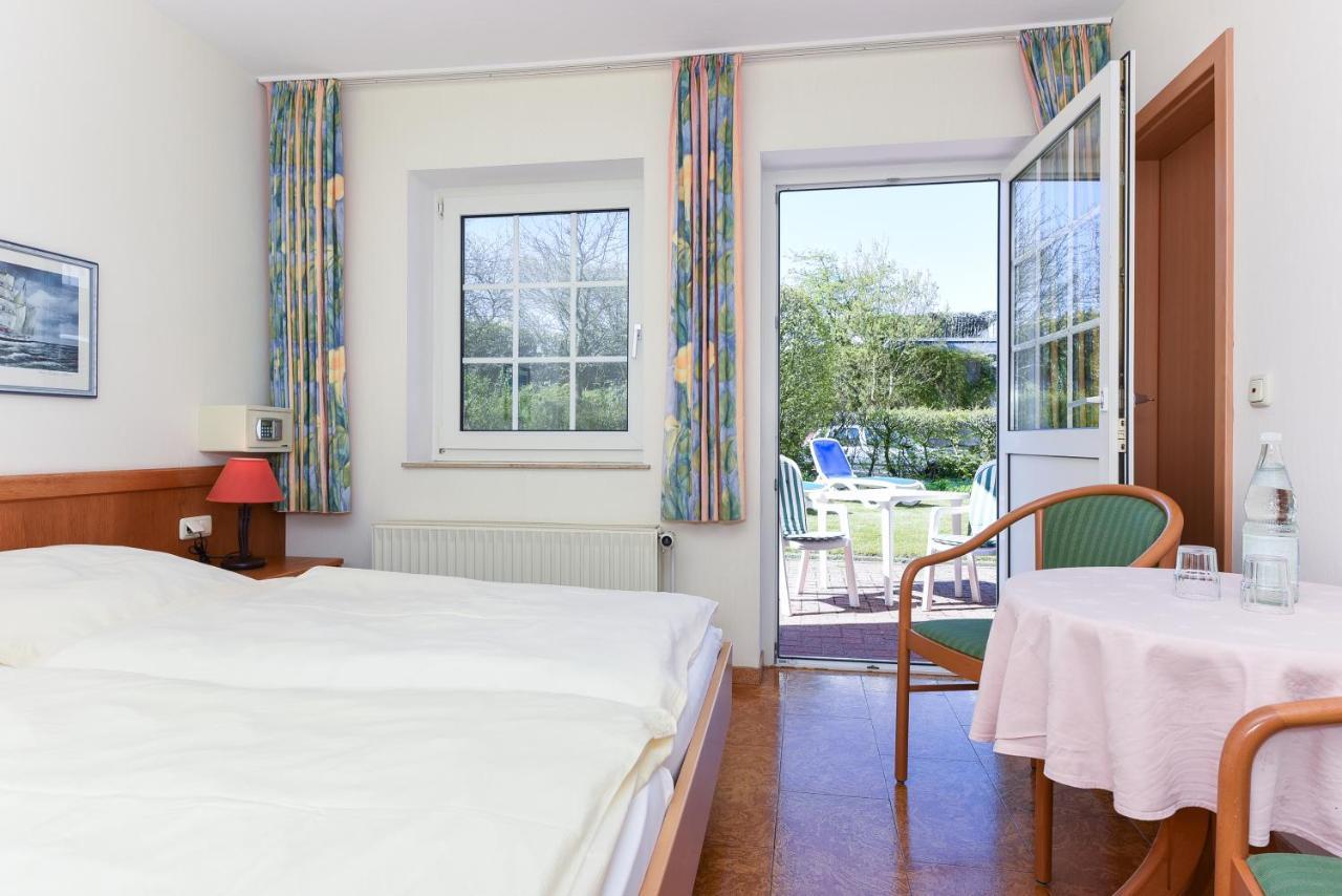 Hotel-Pension Stoertebeker Bensersiel Esterno foto