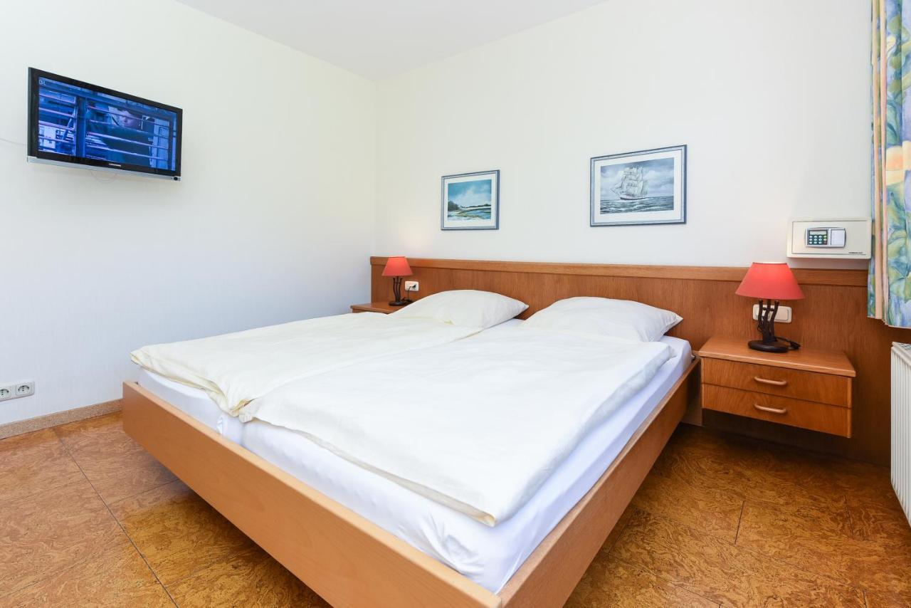 Hotel-Pension Stoertebeker Bensersiel Esterno foto