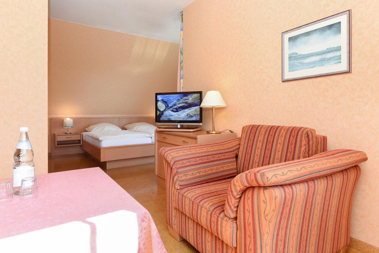 Hotel-Pension Stoertebeker Bensersiel Esterno foto