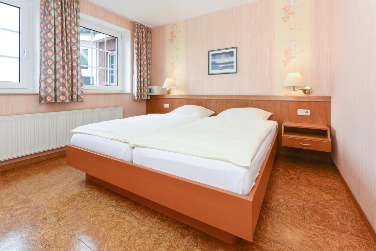 Hotel-Pension Stoertebeker Bensersiel Esterno foto