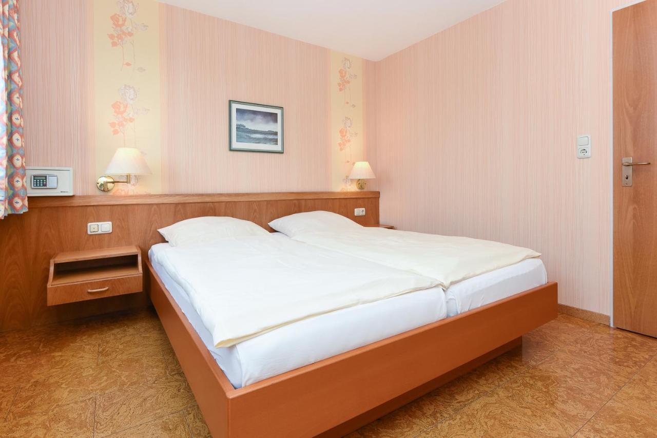 Hotel-Pension Stoertebeker Bensersiel Esterno foto