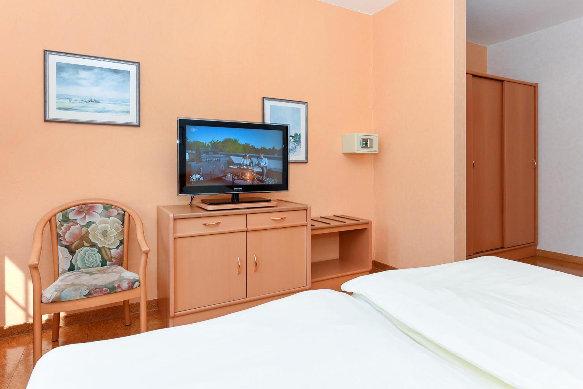Hotel-Pension Stoertebeker Bensersiel Esterno foto