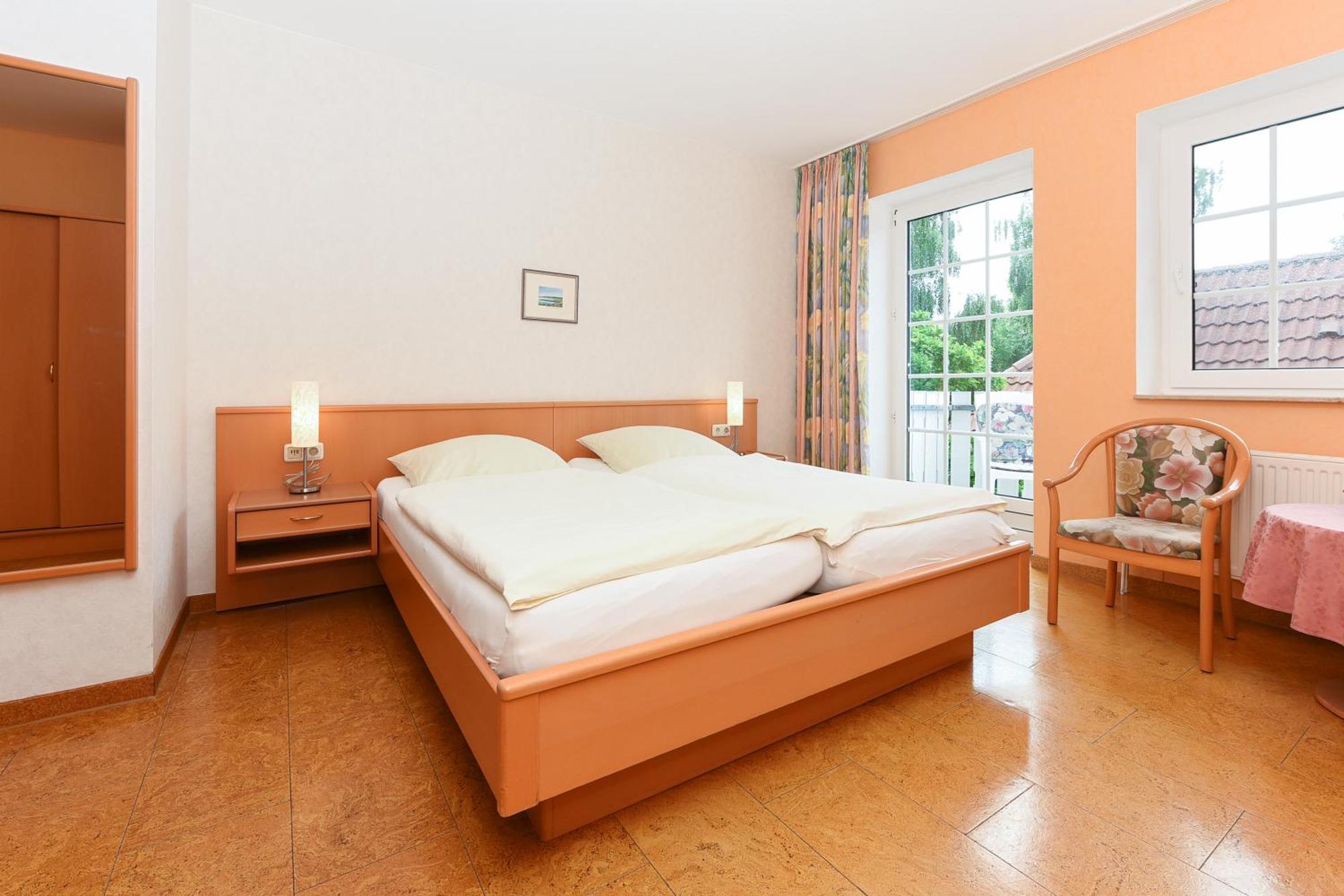 Hotel-Pension Stoertebeker Bensersiel Esterno foto