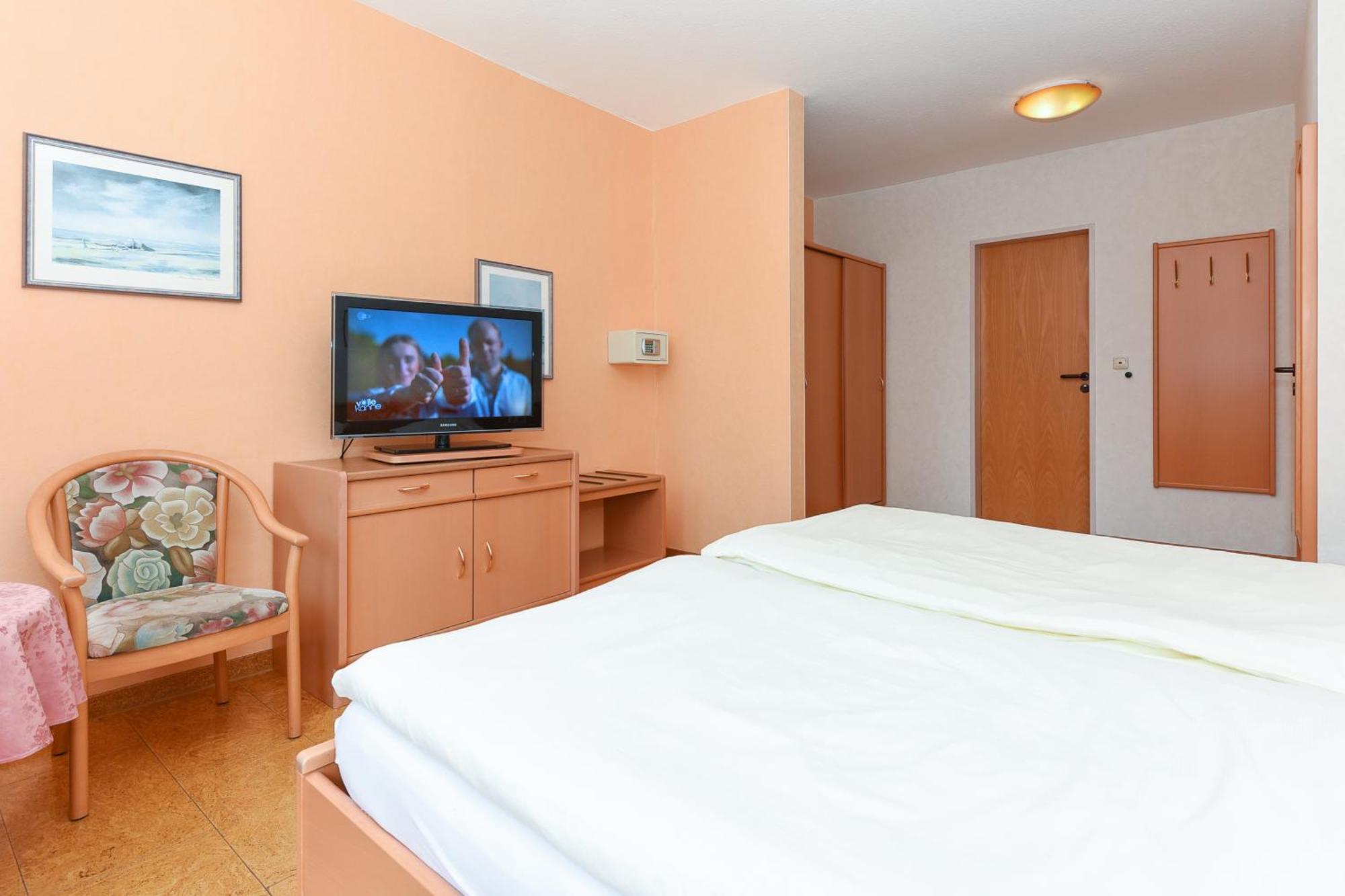 Hotel-Pension Stoertebeker Bensersiel Esterno foto
